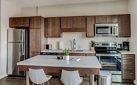 Modern Stylish Downtown Apartment