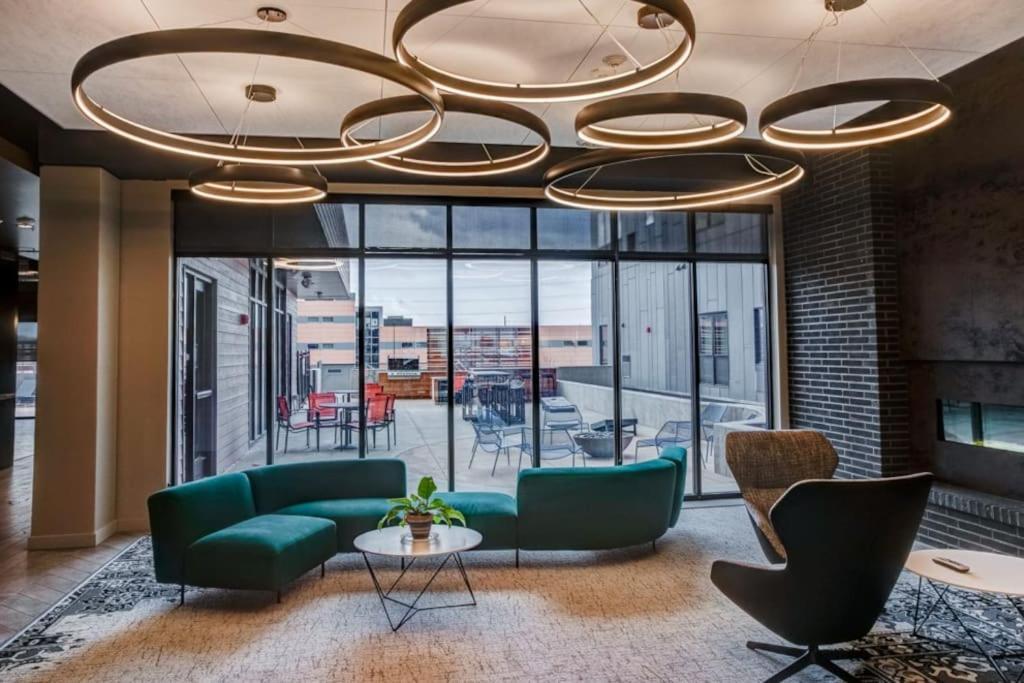 Modern Stylish Downtown Apartment Des Moines Exterior photo