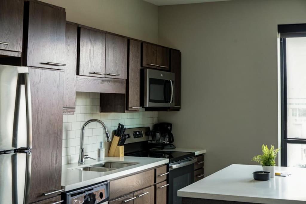 Modern Stylish Downtown Apartment Des Moines Exterior photo
