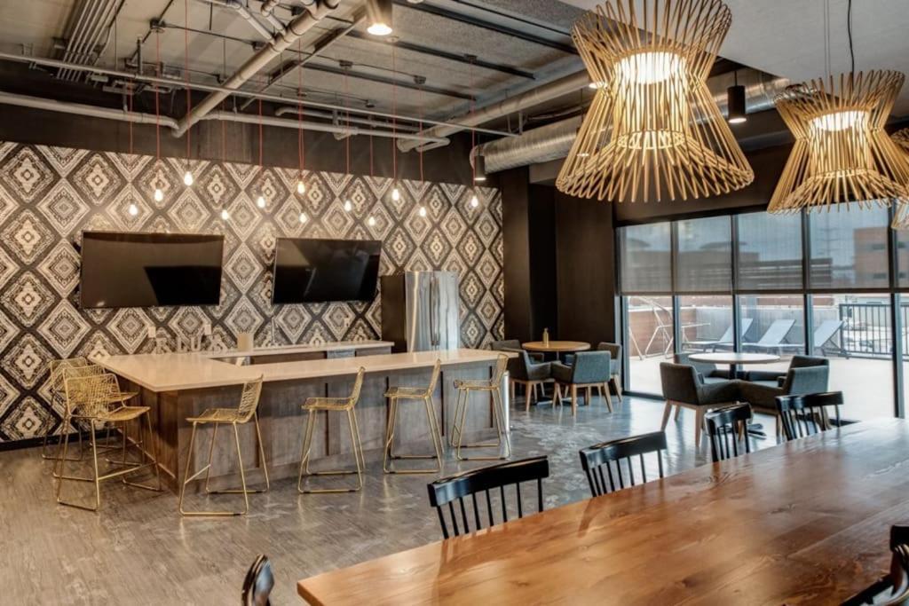 Modern Stylish Downtown Apartment Des Moines Exterior photo