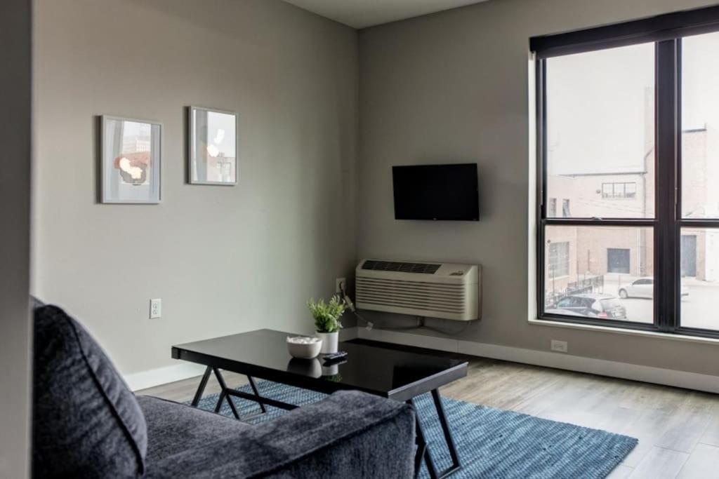 Modern Stylish Downtown Apartment Des Moines Exterior photo