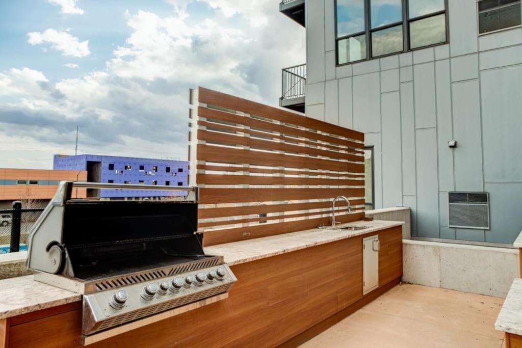 Modern Stylish Downtown Apartment Des Moines Exterior photo
