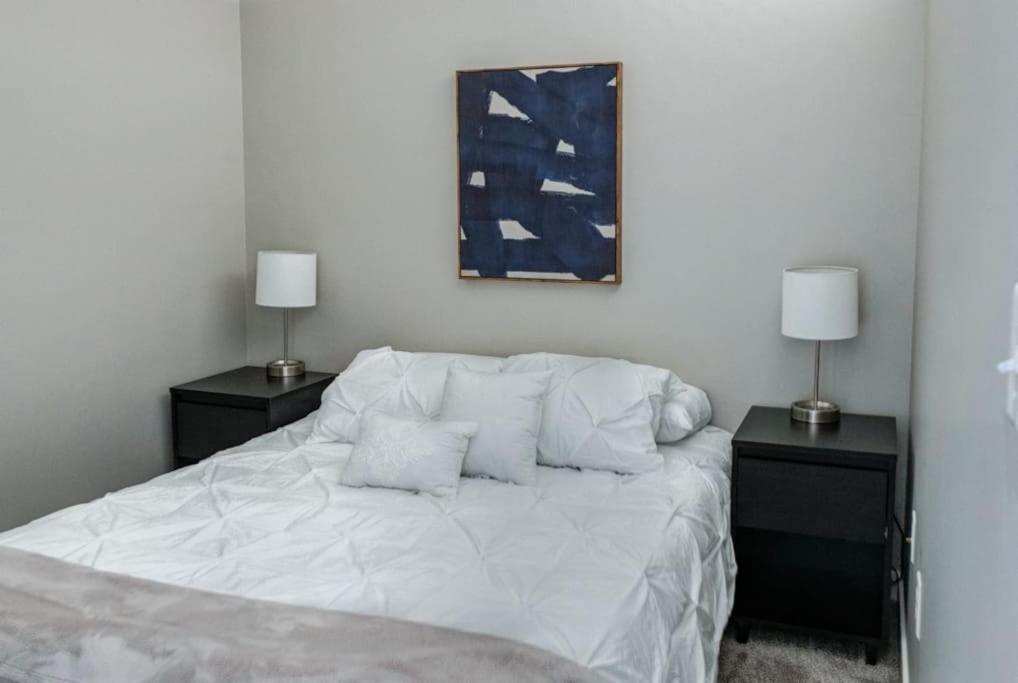 Modern Stylish Downtown Apartment Des Moines Exterior photo